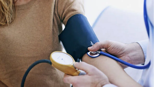  Huyết áp 200 có nguy hiểm không? Dấu hiệu nhận biết và điều trị